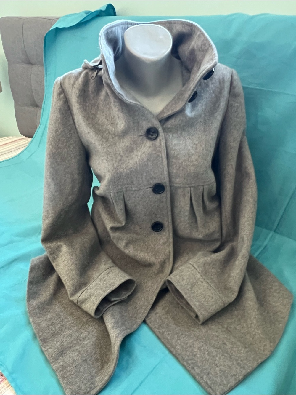 DKNY Gray Wool-Blend Trench Coat size 6 with removable hood. Great for Fall.